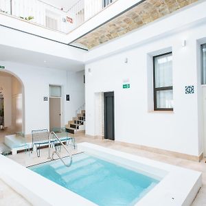 Lola De Triana Apartments
